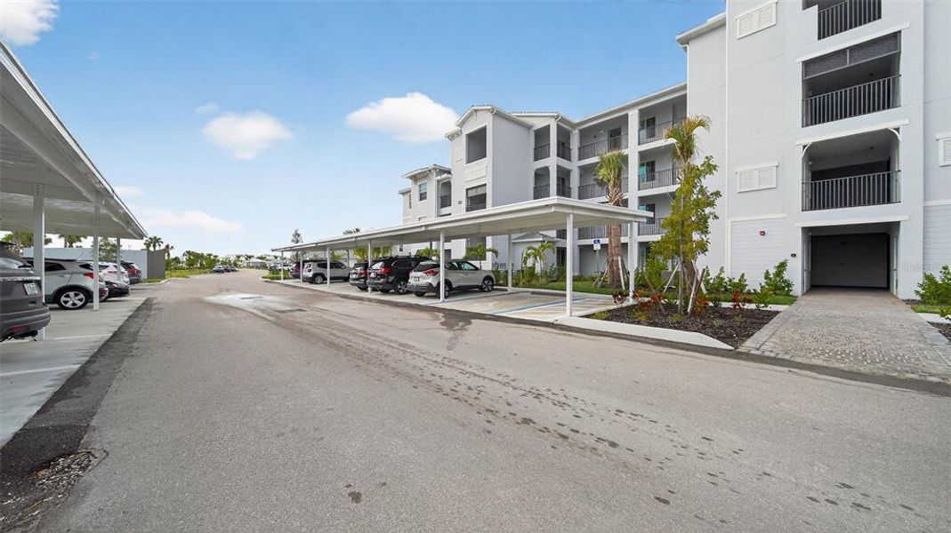 Condo located in Punta Gorda, FL showcasing its design and architecture (Image 4).