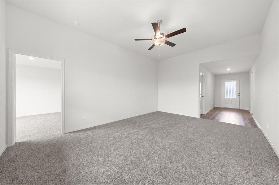 Spacious, unfurnished interior of a new home in Retreat at Fossil Creek, Fort Worth (Image 9).