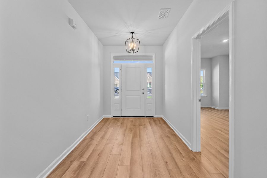 Spacious, unfurnished interior of a new home in Fieldstone, Lexington (Image 12).