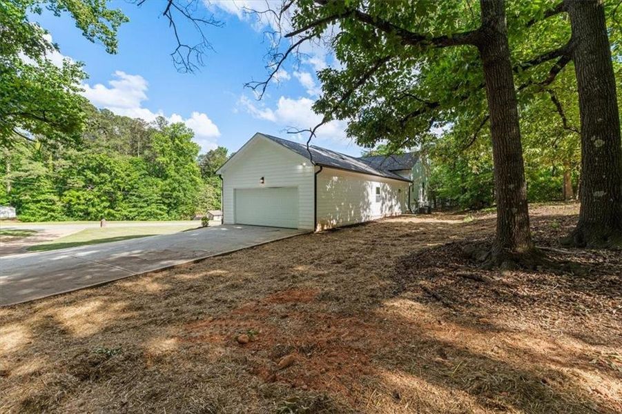 Exterior details and patio area of a home in , Fairburn (Image 21).
