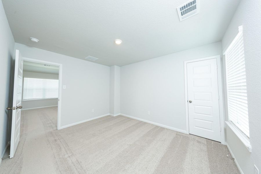 Spacious, unfurnished interior of a new home in River's Edge, Conroe (Image 15). Spacious, unfurnished interior of a new home in River's Edge, Conroe (Image 15).