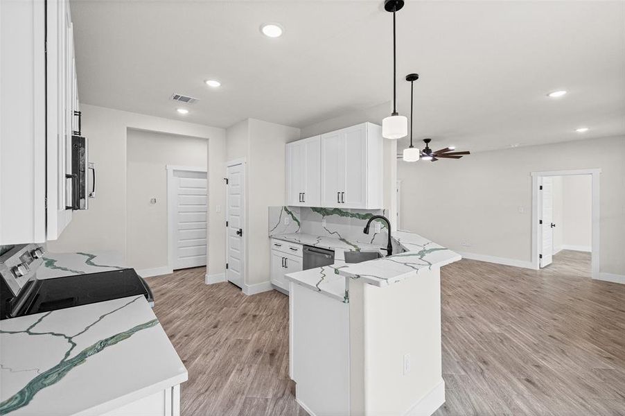 Furnished interior view inside a new home in , Granbury (Image 9).