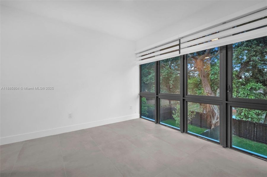 Spacious, unfurnished interior of a new home in , Miami (Image 26).