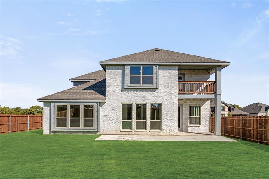 Exterior details and patio area of a home in Hampton Park, Glenn Heights (Image 26).