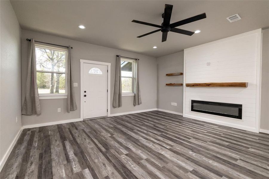 Spacious, unfurnished interior of a new home in , Bridgeport (Image 18).
