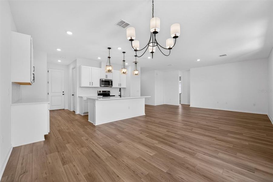 Spacious, unfurnished interior of a new home in Tyson Reserve, St. Cloud (Image 16).