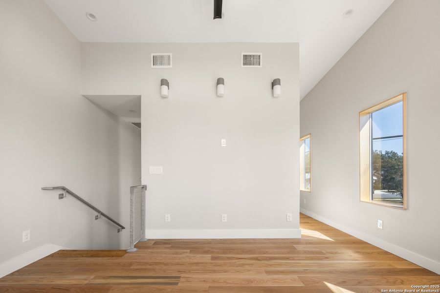 Spacious, unfurnished interior of a new home in , San Antonio (Image 16).