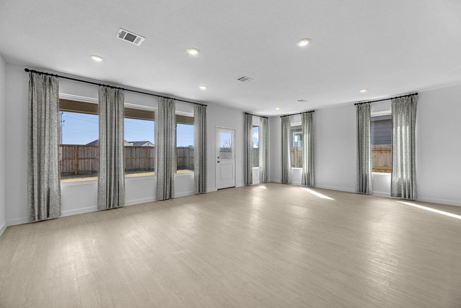 Spacious, unfurnished interior of a new home in Grand Oaks Reserve, Cleveland (Image 22).