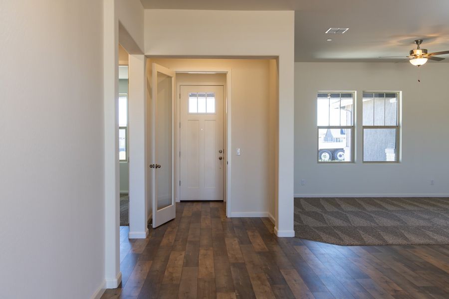 Spacious, unfurnished interior of a new home in Heritage Pointe, Chino Valley (Image 20).