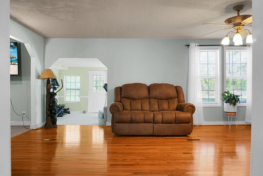 Furnished interior view inside a new home in , Bonneau (Image 67).