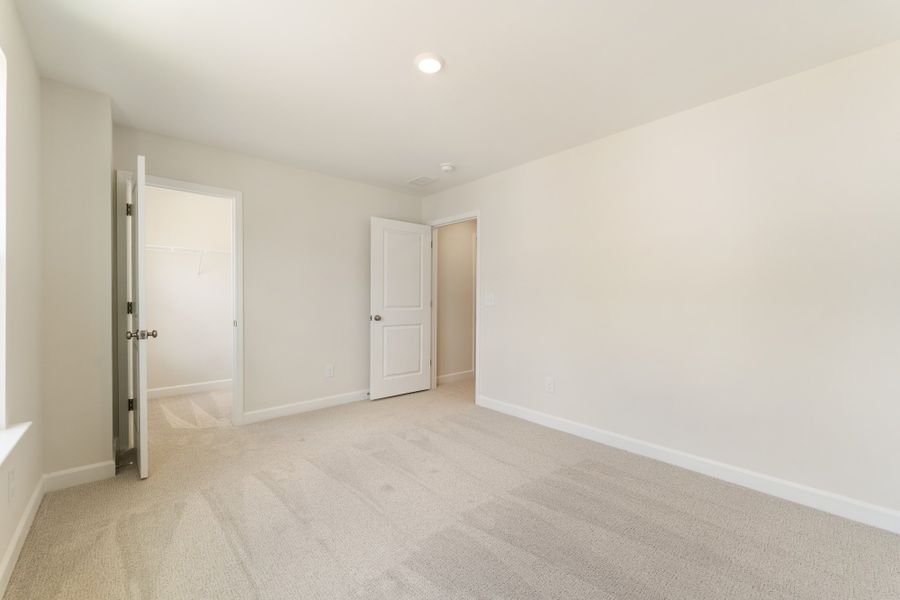 Spacious, unfurnished interior of a new home in Landmark Commons, Boiling Springs (Image 32).