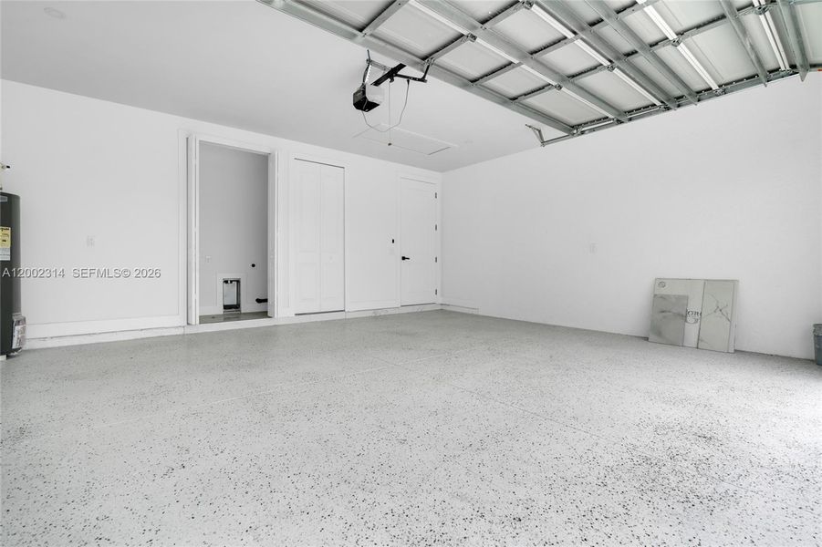 Spacious, unfurnished interior of a new home in , Lehigh Acres (Image 24).
