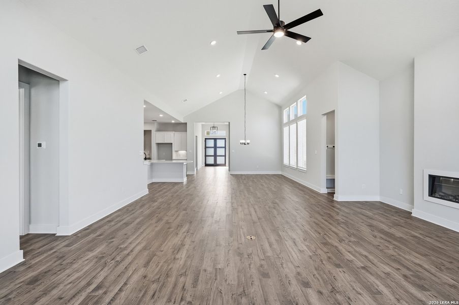 Spacious, unfurnished interior of a new home in Potranco Oaks, Castroville (Image 38).