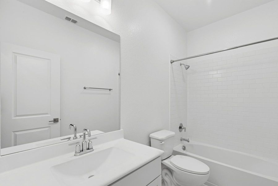 Hall bath (*Photo not of actual home and used for illustration purposes only.)