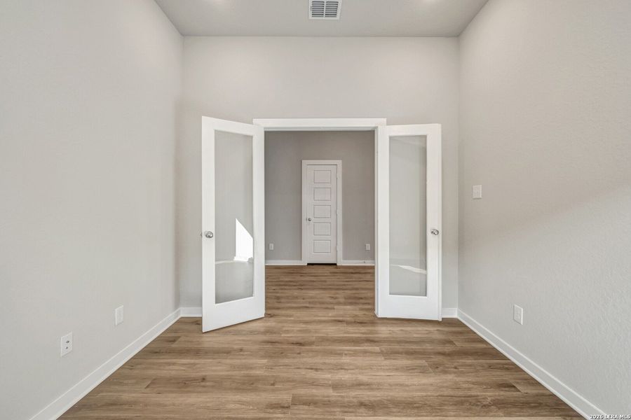 Spacious, unfurnished interior of a new home in Winding Brook, San Antonio (Image 40).
