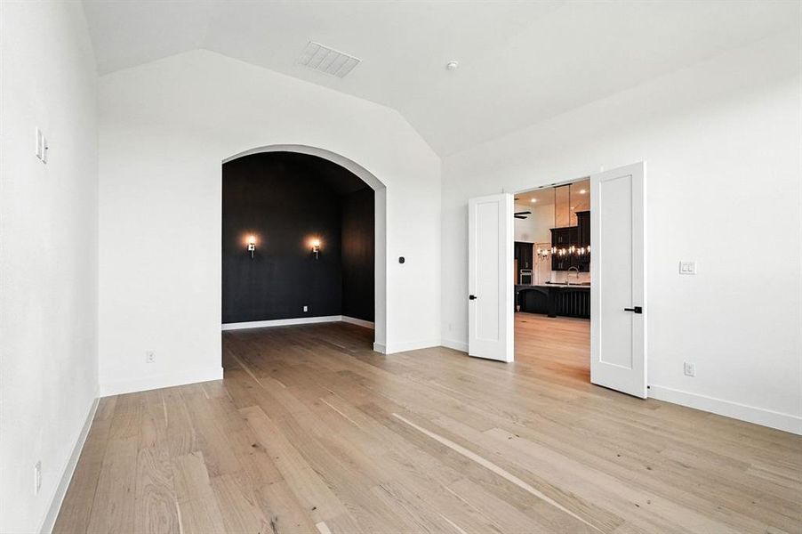 Spacious, unfurnished interior of a new home in Saddle Star Estates, Rockwall (Image 18).