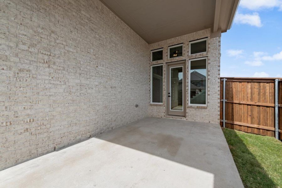 Exterior details and patio area of a home in Edgewater, Fate (Image 3).
