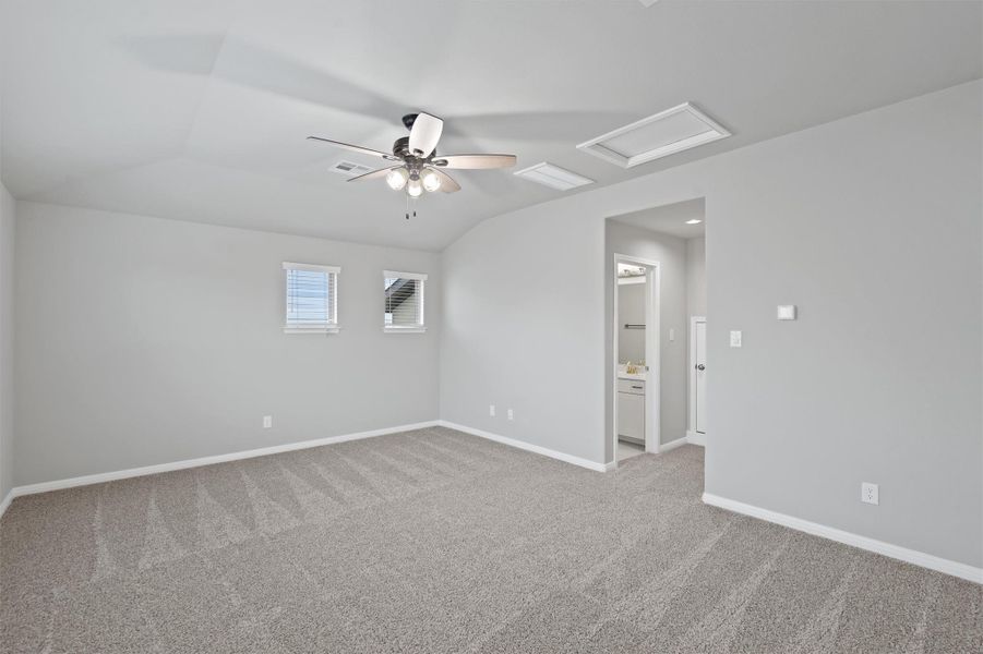 Spacious, unfurnished interior of a new home in Crescent Bluff, Georgetown (Image 27). Spacious, unfurnished interior of a new home in Crescent Bluff, Georgetown (Image 27).