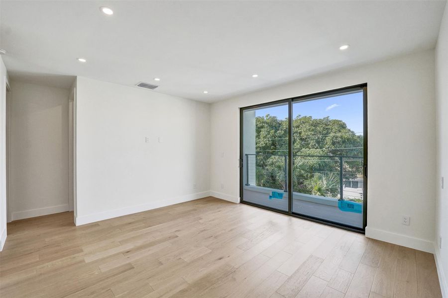 Spacious, unfurnished interior of a new home in , Fort Lauderdale (Image 67). Spacious, unfurnished interior of a new home in , Fort Lauderdale (Image 67).