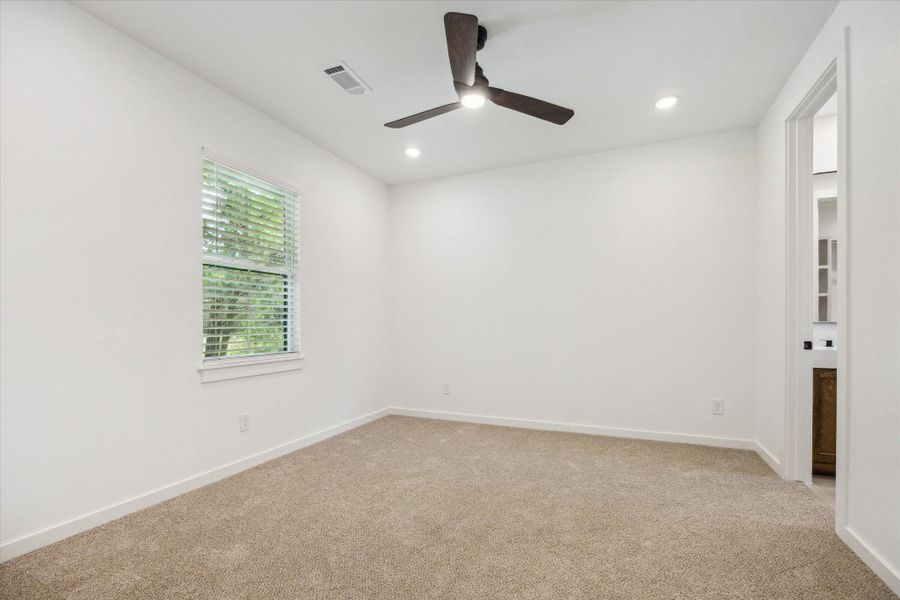 Upstairs bedroom! Upstairs bedroom!