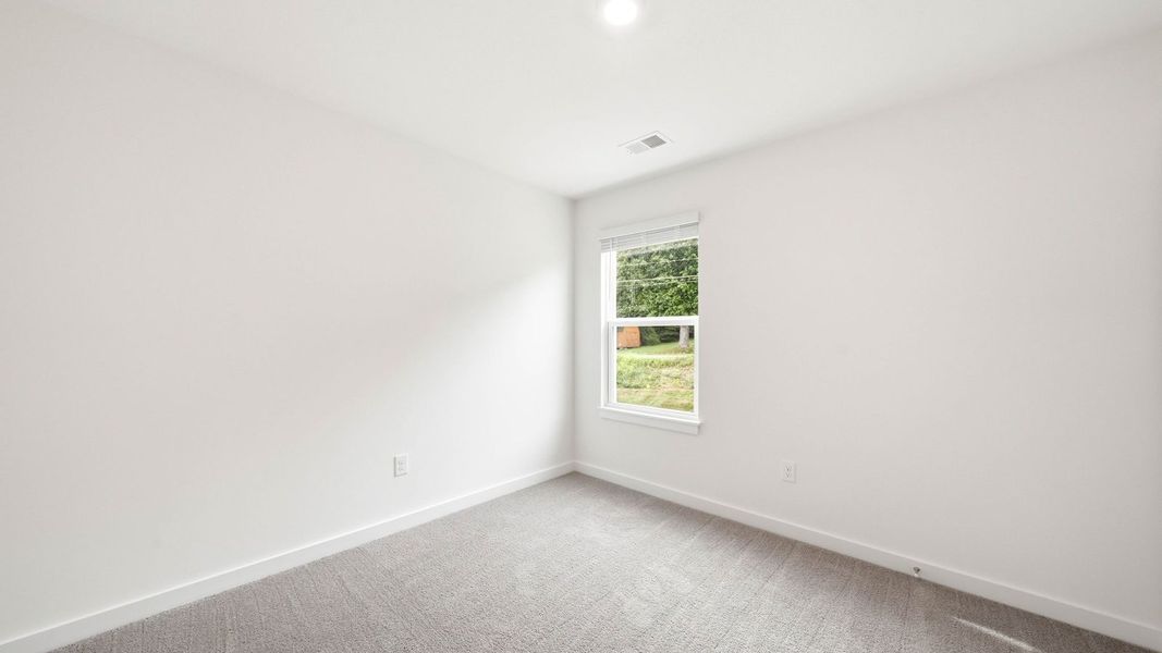 Spacious, unfurnished interior of a new home in Oak Hill, Vonore (Image 21).