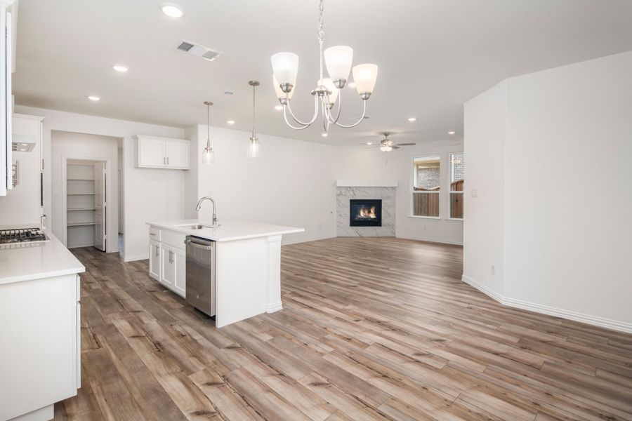 Spacious, unfurnished interior of a new home in Edgewater, Fate (Image 17).