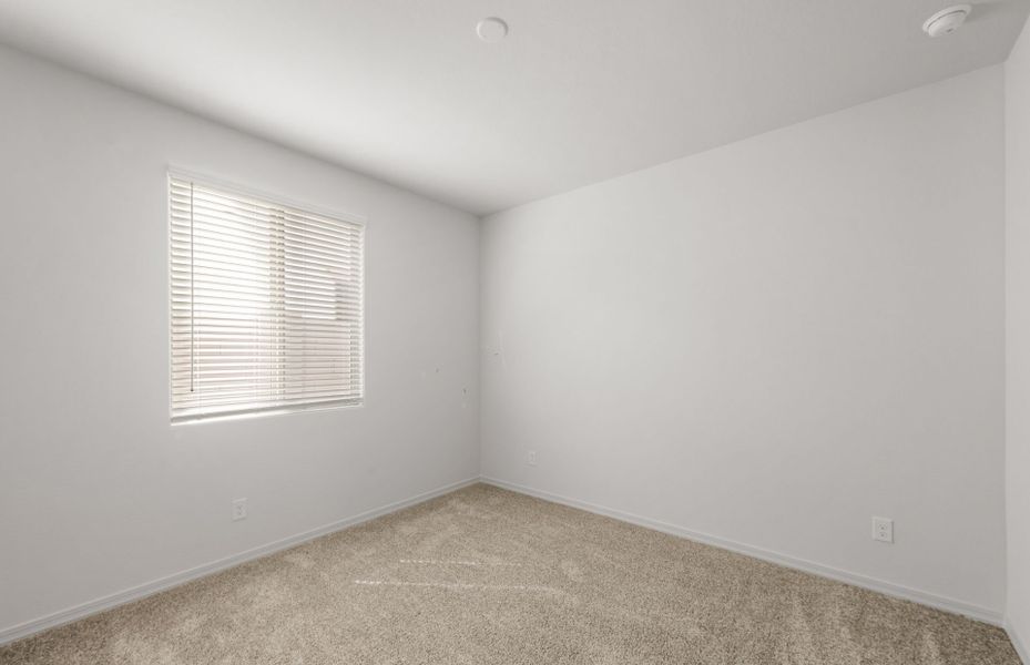 Spacious, unfurnished interior of a new home in Allen Ranches, Litchfield Park (Image 23).