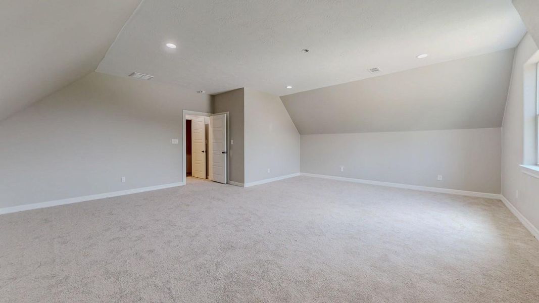 Spacious, unfurnished interior of a new home in , Beaumont (Image 20).