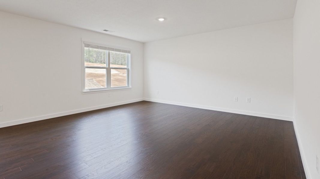 Spacious, unfurnished interior of a new home in Emory Creek, Harriman (Image 10).