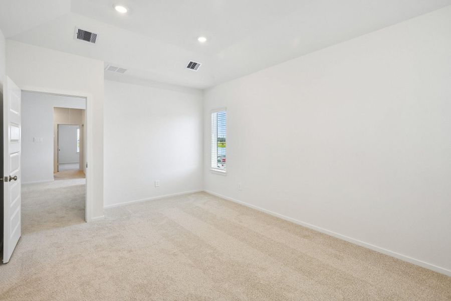 Spacious, unfurnished interior of a new home in Kemah Crossing - City Series, Kemah (Image 29).
