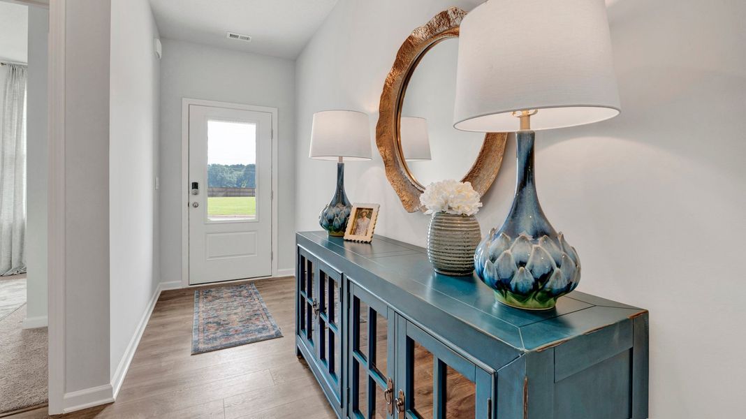 Representative furnished interior of a home built from the DOVER by D.R. Horton in Riverwood Gardens, Oakland (Image 4).