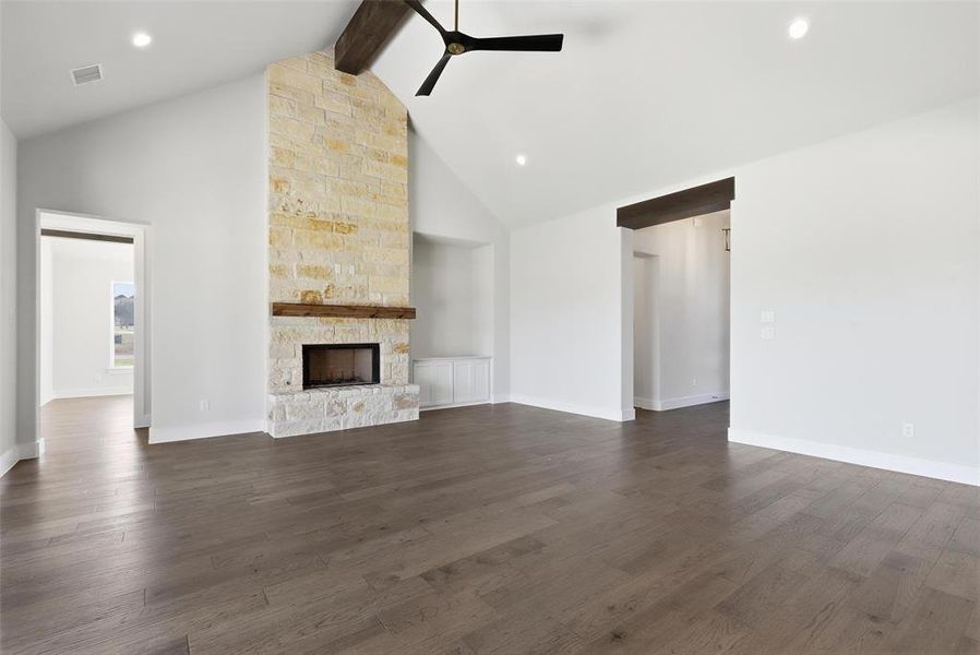 Spacious, unfurnished interior of a new home in Aledo Heights - Aledo ISD, Aledo (Image 18).