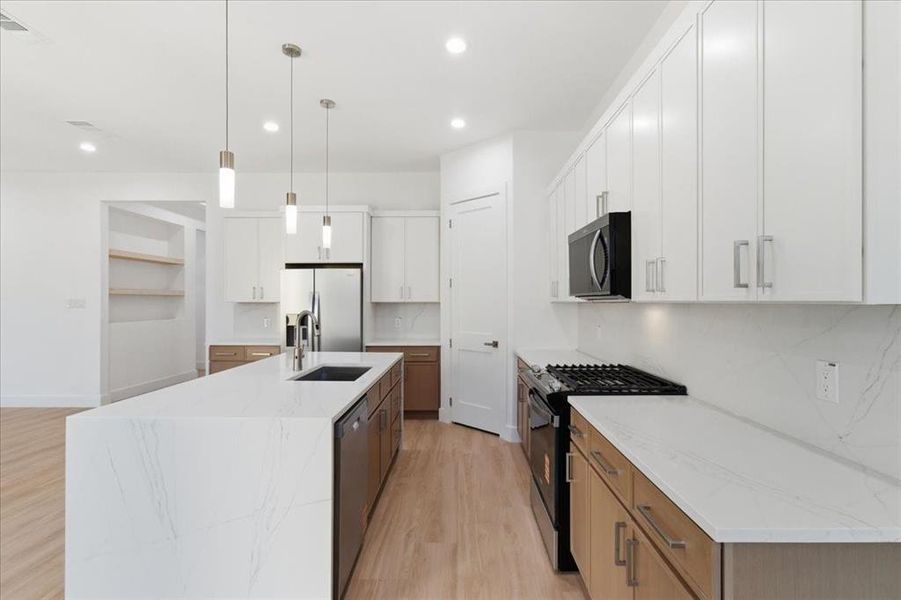 Furnished interior view inside a new home in , Dallas (Image 18).