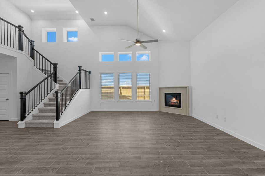 Spacious, unfurnished interior of a new home in Huntington Place, Rosharon (Image 19).