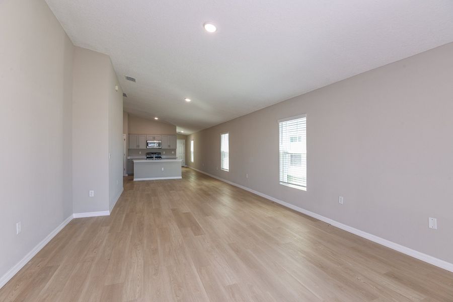 Spacious, unfurnished interior of a new home in Crosswinds, Haines City (Image 15).