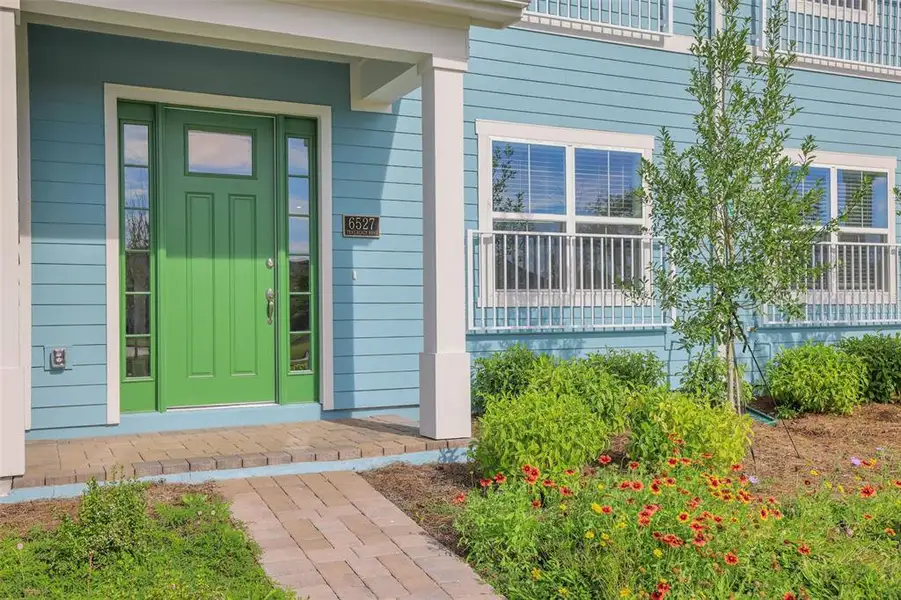 Exterior details and patio area of a home in , St. Cloud (Image 3).