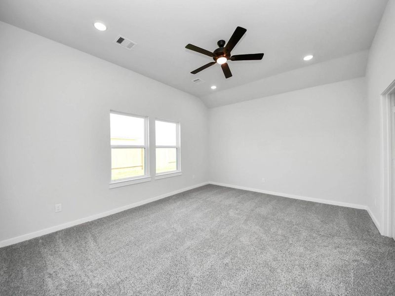 Spacious, unfurnished interior of a new home in River Ranch Meadows, Dayton (Image 27).