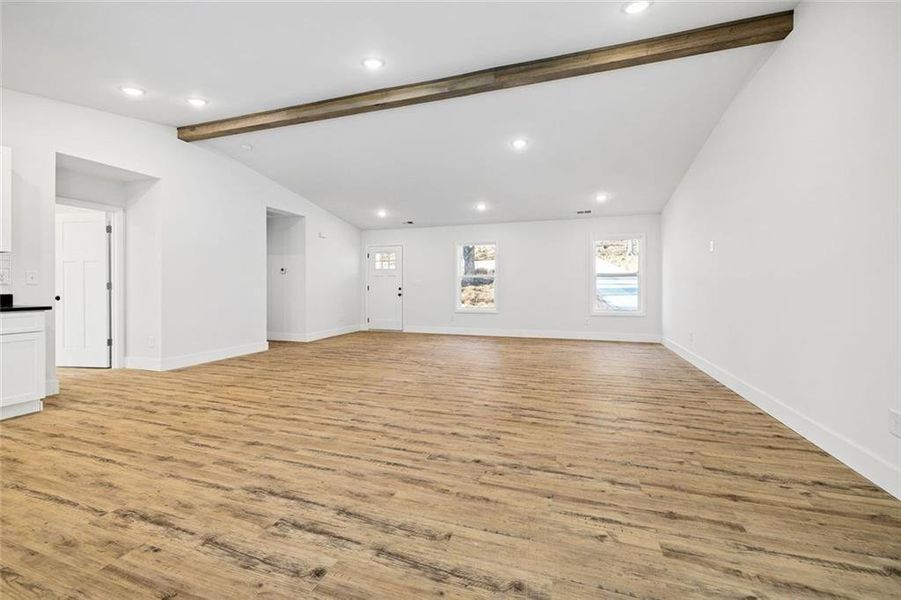 Spacious, unfurnished interior of a new home in , Gainesville (Image 19).