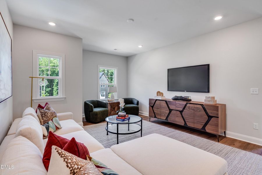 SUN_SutherlandStation_Pic_LandrumIII_Lof