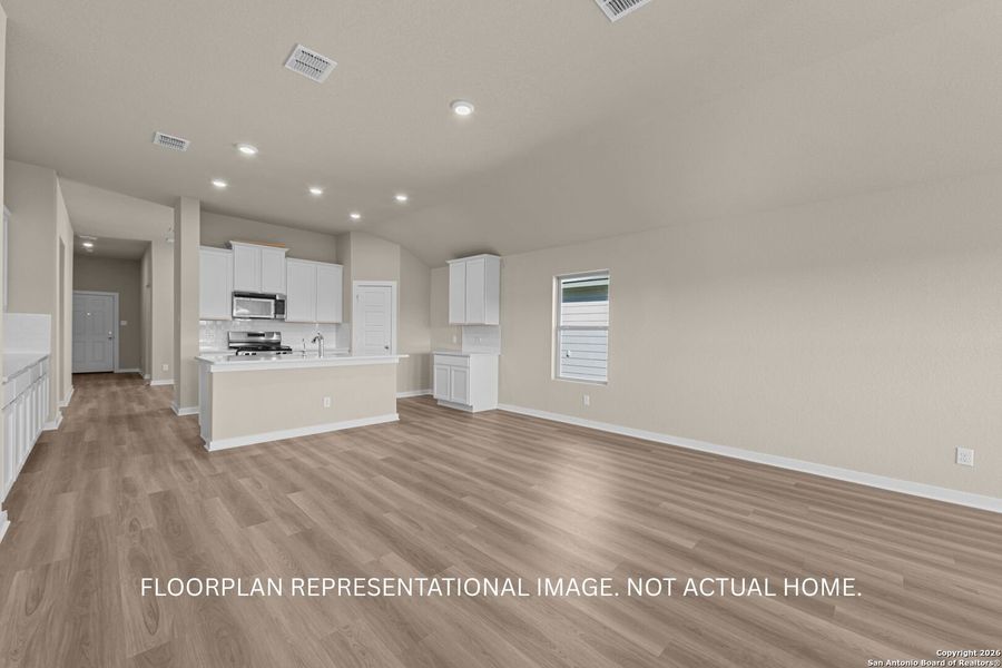 Spacious, unfurnished interior of a new home in Cinco Lakes, San Antonio (Image 14).