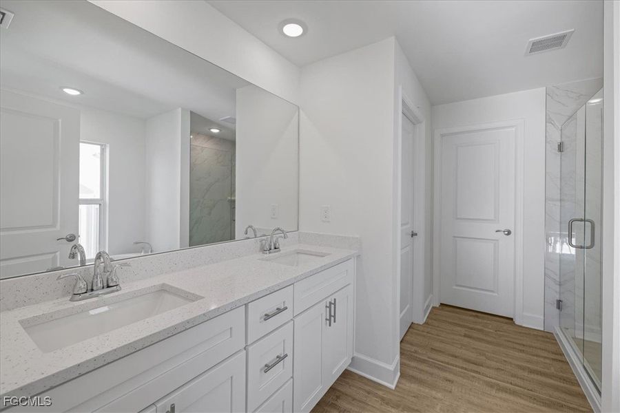 Furnished interior view inside a new home in Cape Coral, Cape Coral (Image 9).