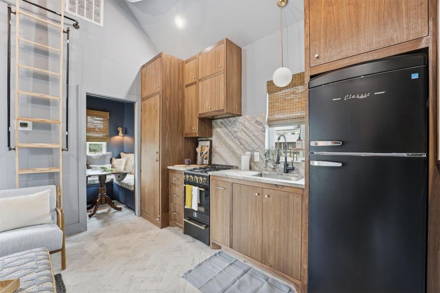 Furnished interior view inside a new home in , Galveston (Image 5).