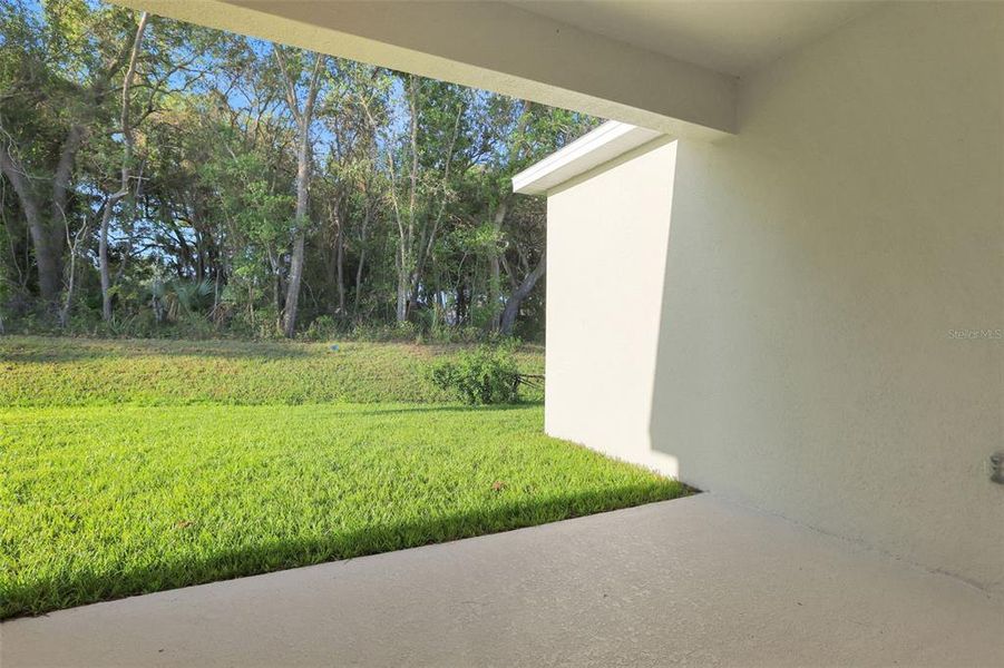 Exterior details and patio area of a home in Seaport Village, Tavares (Image 3).