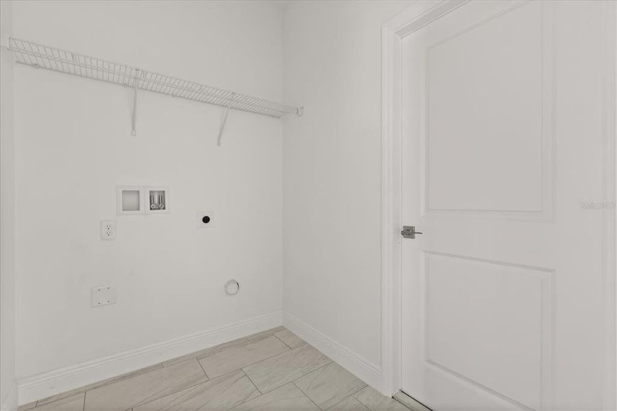 Spacious, unfurnished interior of a new home in , Citrus Springs (Image 13).