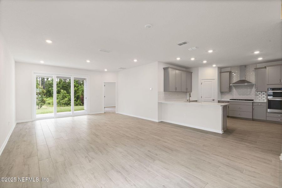 Spacious, unfurnished interior of a new home in Beacon Lake, St. Augustine (Image 22).