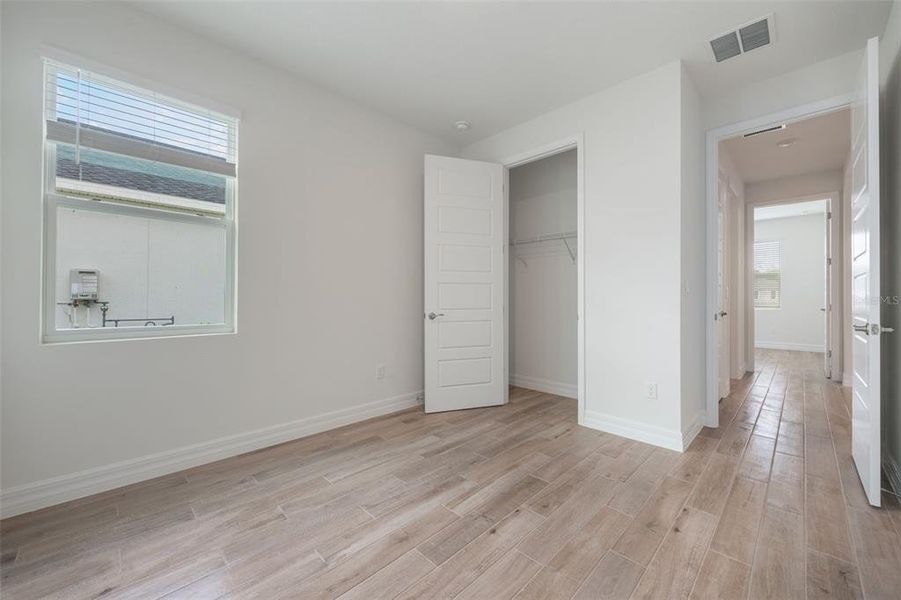 Spacious, unfurnished interior of a new home in Lakes of Mount Dora, Mount Dora (Image 19).