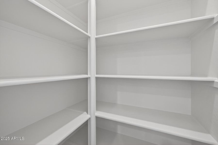 36)PANTRY
