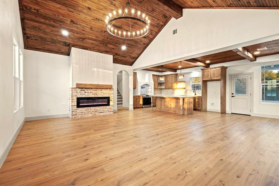 Spacious, unfurnished interior of a new home in , Bonham (Image 21).