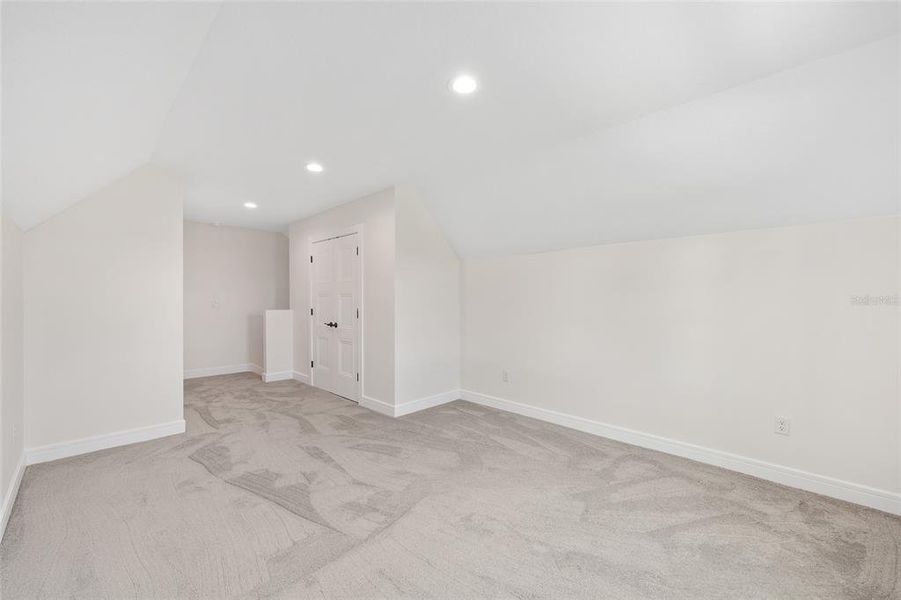 Spacious, unfurnished interior of a new home in , Ocala (Image 25).