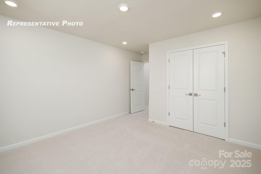 Spacious, unfurnished interior of a new home in Sylvan Creek, Denver (Image 11).